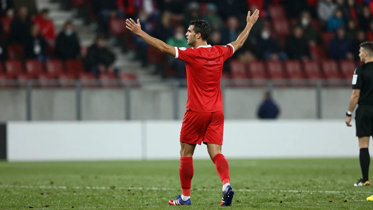 Patryk Dziczek opuści poniedziałkowy mecz z Rakowem Częstochowa po czwartej żółtej kartce sezonu, co jest pierwszą jego...